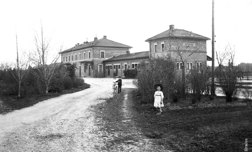 Altöttinger Bahnhof, historische Aufnahme, Foto: Strauss