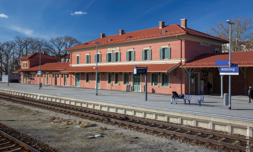 Altöttinger Bahnhof, nach Renovierung im Jahr 2019 Foto: Straus