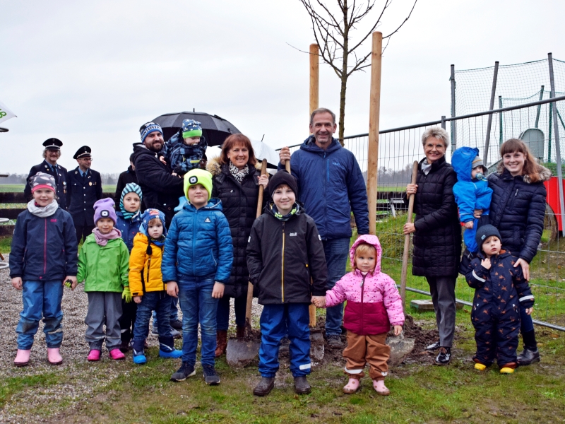 Stadt Altötting, 50 Jahre Raitenhart, Jubiläumsbaum gepflanzt, 22.11.2022, Foto Stadt Altötting