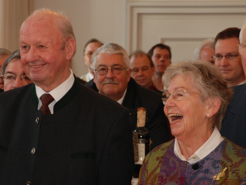 Hier sehen Sie Altbürgermeister Richard Antwerpen mit Ehefrau Helga Antwerpen.