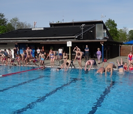 Stadt Altötting, Anschwimmen Freibad 2023, Foto: Mario Ziesler 