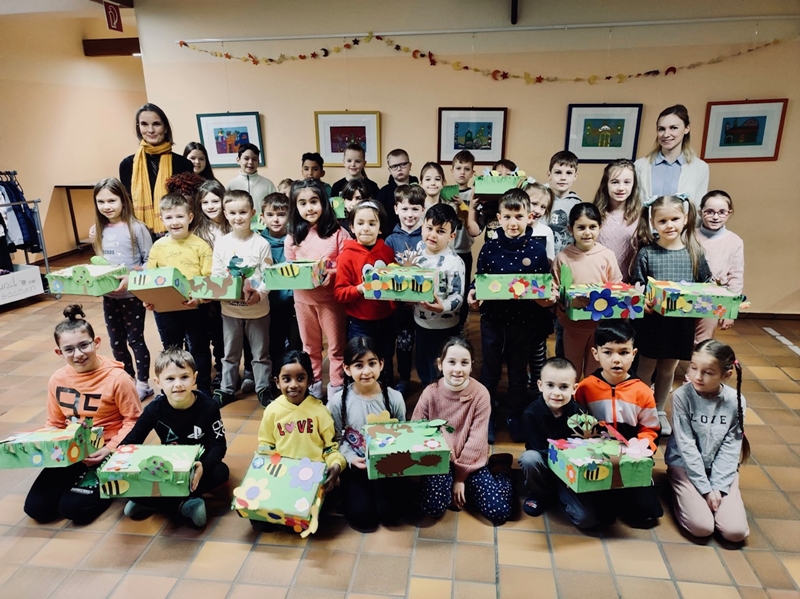 Stadt Altötting, Spendenboxen für Baumpatenschaft, Bastelaktion Grundschule, Foto: Josef-Guggenmos-Grundschule Altötting