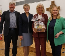 Stadt Altötting, Besuch Staatsministerin Ulrike Scharf, BayKiBiG, Foto: Pollerspöck