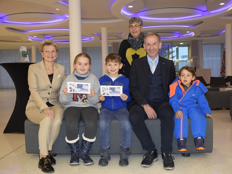 Stadt Altötting, Übergabe CityCard Gutscheine für Bonuspaket Dezember 2022, Foto: Stadt Altötting Stadt Altötting, Übergabe CityCard Gutscheine für Bonuspaket Dezember 2022, Foto: Stadt Altötting