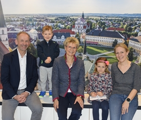 Stadt Altötting, Bonuspaket, Übergabe Gutscheine April 2025, Foto: Stadt Altötting