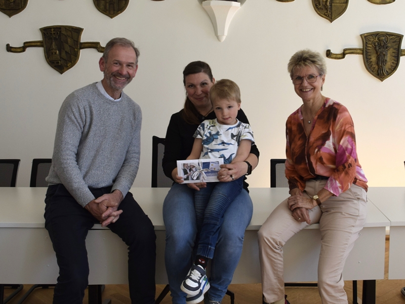 Stadt Altötting, Altöttinger Bonuspaket, Übergabe Citycard-Gutscheine, Foto: Stadt Altötting