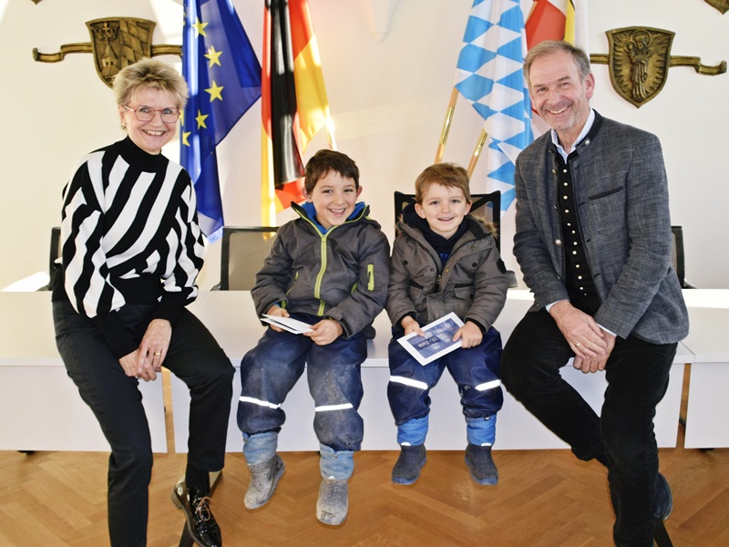 Stadt Altötting, Bonuspaket, Übergabe Gutscheine, Januar 2026, Foto: Stadt Altötting