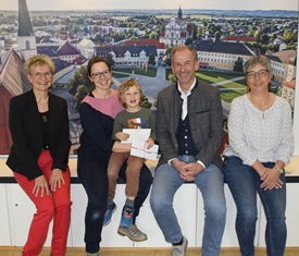 Stadt Altötting, Bonuspaket, Übergabe Gutscheine März 2025, Foto: Stadt Altötting