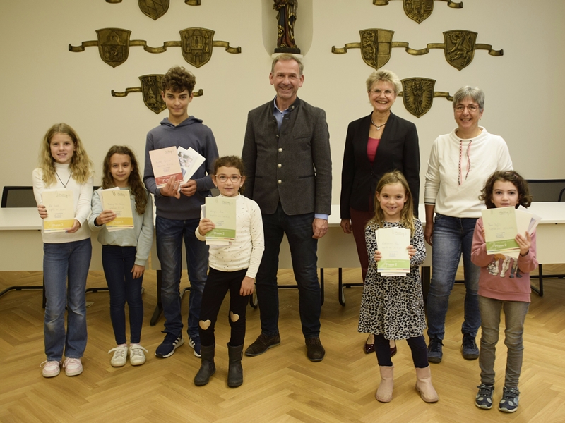 Stadt Altötting, Bonuspaket, Übergabe Gutscheine Oktober 2023, Foto: Stadt Altötting