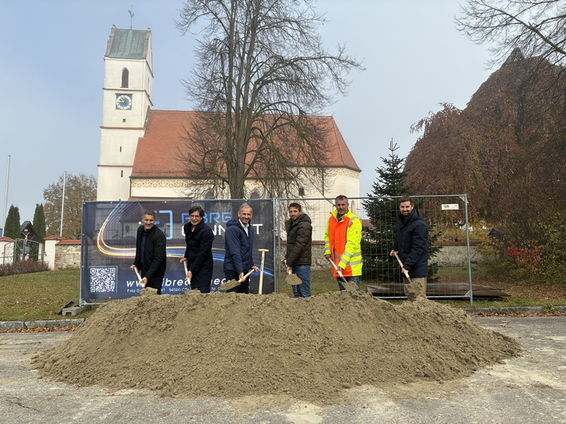 Stadt Altötting, Spatenstich Breitbandausbau Glasfaser, Foto: Stadt Altötting