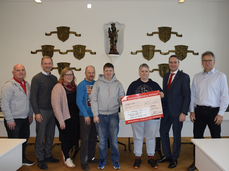 Stadt Altötting, Bürgerstiftung Altötting, Rehasport TVA, Spendenübergabe 2026, Foto: Stadt Altötting