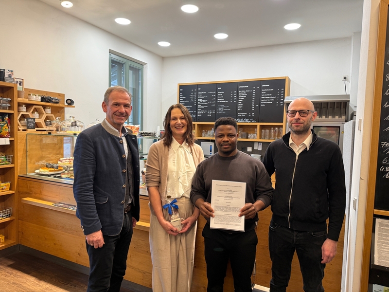 Stadt Altötting, Unterzeichnung Pachtvertrag Cafe Bahnplatzl, 2026, Foto: Stadt Altötting