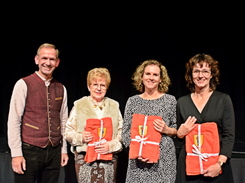 Stadt Altötting, Ehrung Mitarbeiter Weihnachtsfeier 2022, Foto Stadt Altötting Stadt Altötting, Ehrung Mitarbeiter Weihnachtsfeier 2022, Foto Stadt Altötting