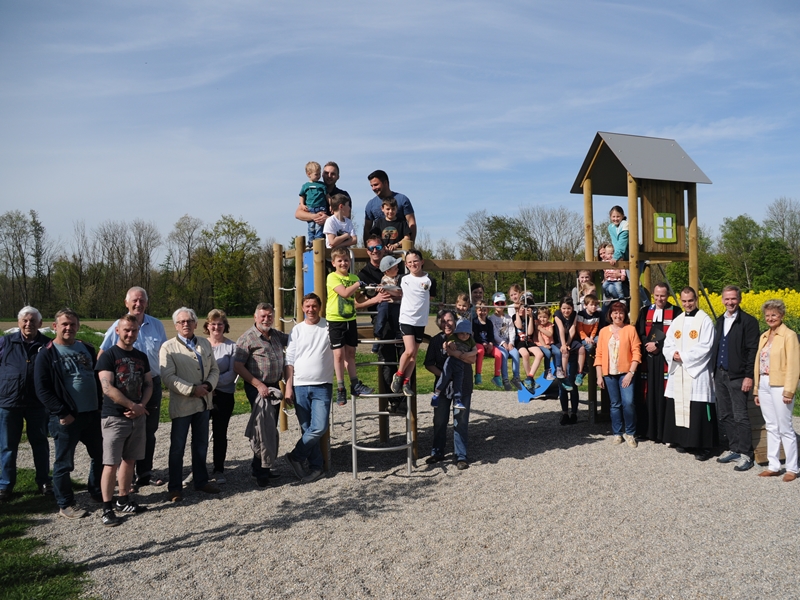 Stadt Altötting, Einweihung Spielplatz Unterholzhausen, Foto: Stadt Altötting