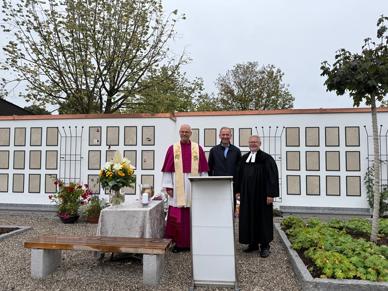 Stadt Altötting, Einweihung Urnenwand Friedhof D, 2025, Foto: Stadt Altötting