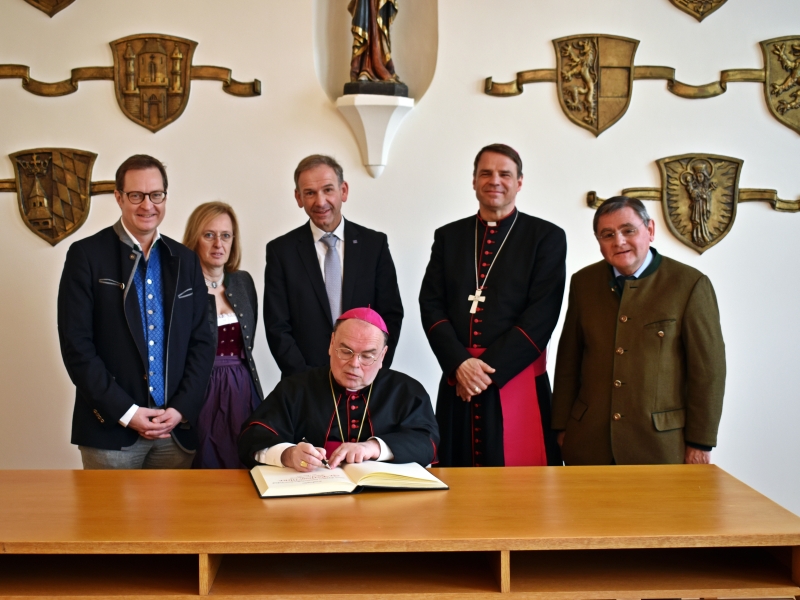 Stadt Altötting, Empfang für Dr. Bertram Meier Bischof von Augsburg, Foto Stadt Altötting Stadt Altötting, Empfang für Dr. Bertram Meier Bischof von Augsburg, Foto Stadt Altötting