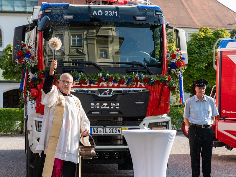 Stadt Altötting, Feuerwehr Segnung Tanklöschfahrzeug 2024, Foto: Stefan Fischer