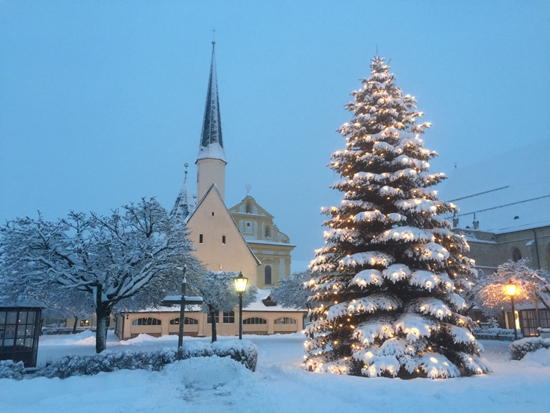 Stadt Altötting, Kapellplatz im Winter, Foto: Herbert Hofauer