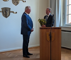 Stadt Altötting, Mariä Himmelfahrt, 2026, Empfang Innenminister Joachim Herrmann, Übergabe Kräuterbuschen, Foto: Stadt Altötting Stadt Altötting, Mariä Himmelfahrt, 2026, Empfang Innenminister Joachim Herrmann, Übergabe Kräuterbuschen, Foto: Stadt Altötting