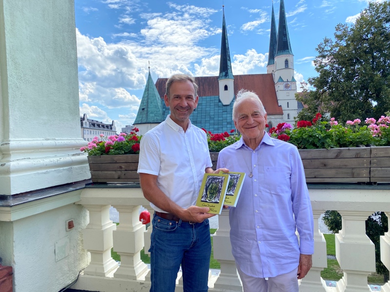 Stadt Altötting, Padre Geraldo Brandstetter Hier sehen Sie Ersten Bürgermeister Stephan Antwerpen mit Padre Geraldo Brandstetter.
