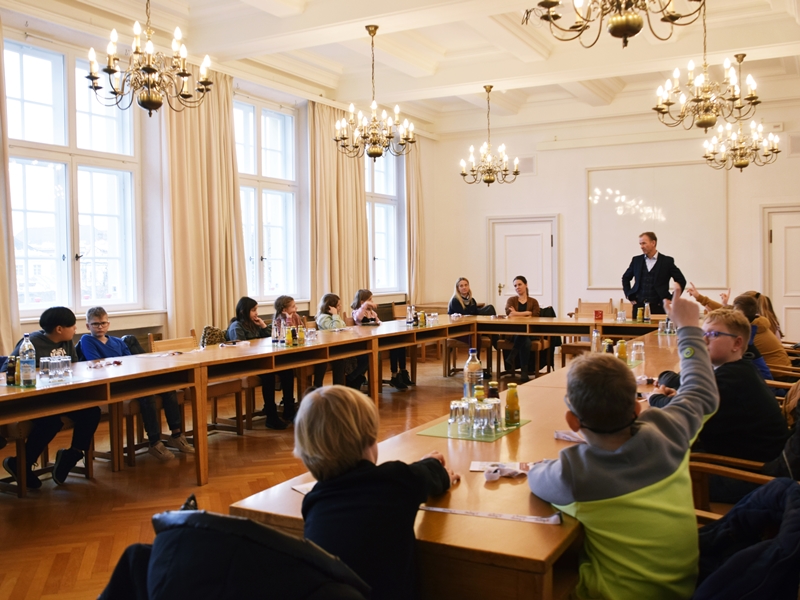 Stadt Altötting, Rathausbesuch Schulklasse Franziskushaus, Januar 2023, Foto: Stadt Altötting