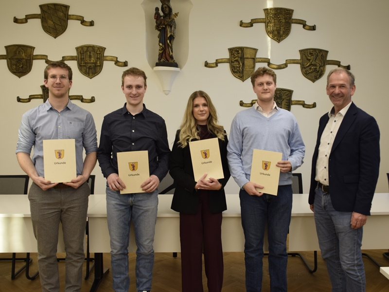 Stadt Altötting, Schülerehrung März 2025, Foto: Stadt Altötting 