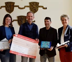 Stadt Altötting, Spendenübergabe des Fördervereins Grundschule, Foto: Stadt Altötting Stadt Altötting, Spendenübergabe des Fördervereins Grundschule, Foto: Stadt Altötting