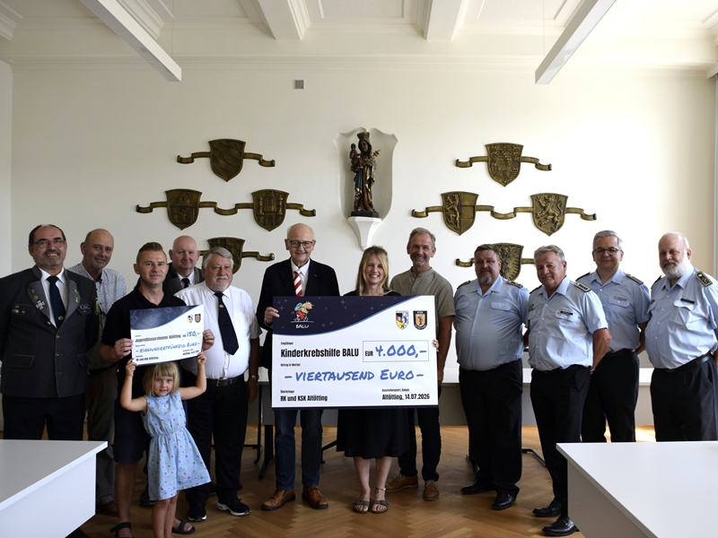 Stadt Altötting, Spendenübergabe RK/KSK an Kinderkrebshilfe Balu, Foto: Stadt Altötting