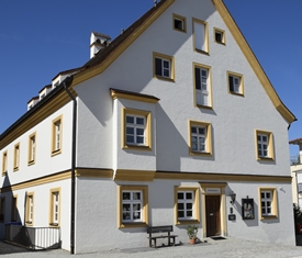 Stadt Altötting, Stadtbücherei, Außenansicht, Foto: Stadt Altötting 