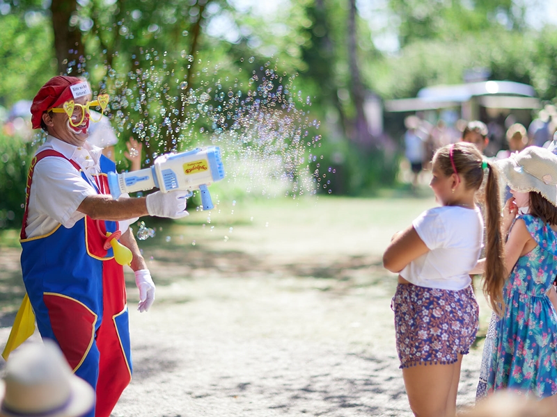 Stadt Altötting, Städtebeben 2023, Zauberclown Rudolpho, Foto: Irmi Mayer
