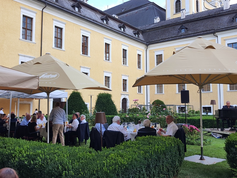 Stadt Altötting, Städtepartnerschaftsfeier in Mondsee, Garten Schlosshotel, Foto: Stadt Altötting