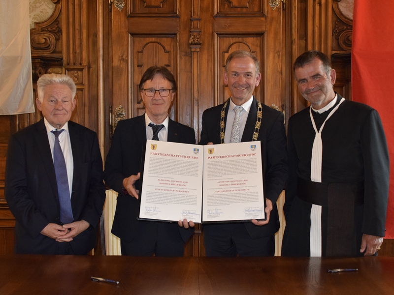 Stadt Altötting, Städtepartnerschaftsfeier in Mondsee, Gruppenbild, Foto: Stadt Altötting