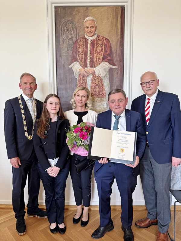 Stadt Altötting, Verleihung Ehrenbürgerwürde an Landrat Erwin Schneider, 2025, Foto: Konrad Heuwieser