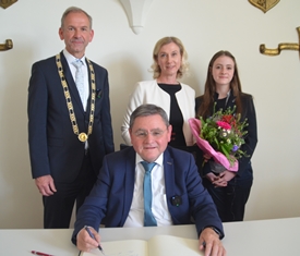 Stadt Altötting, Verleihung Ehrenbürgerwürde an Landrat Erwin Schneider, 2025, Foto: Stadt Altötting