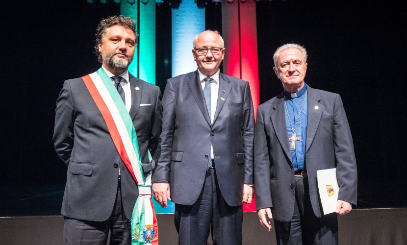 25-jähriges Städtepartnerschaftsjubiläum Altötting-Loreto, Bürgermeister von Altötting und Loreto sowie Erzbischof von Loreto,  Foto: Iven Matheis