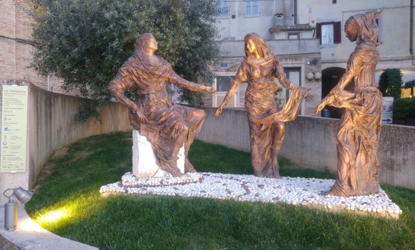 Skulptur in Loreto, der Partnerstadt von Altötting, Foto: Andrea-Mengarelli