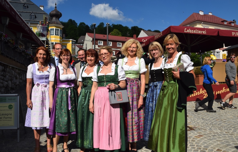 Gründung Städtepartnerschaft Altötting-Mariazell, Feier in Mariazell, Damen aus Altötting in Tracht