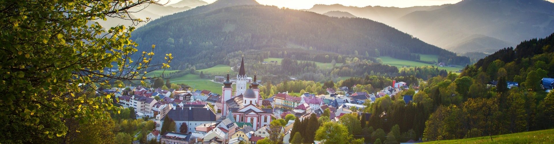 Vogelperspektive auf Mariazell, der Partnerstadt von Altötting.