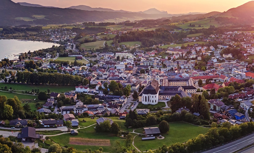 Stadt Altötting, Städtepartnerschaft Mondsee, Luftbildaufnahme, Foto: TVB Mondsee Irrsee 360 Perspektiven GmbH