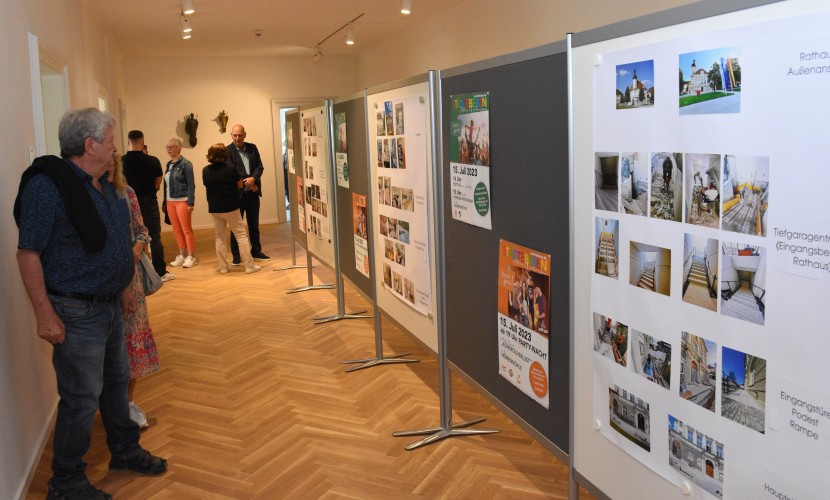 Im 2. Obergeschoss fand eine Fotoausstellung zum Rathausumbau statt.