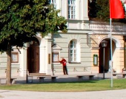 Ein Teilbild eines Bildes des Altöttinger Rathauses.