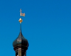 Ein Teilbild eines Bildes des Altöttinger Rathauses.