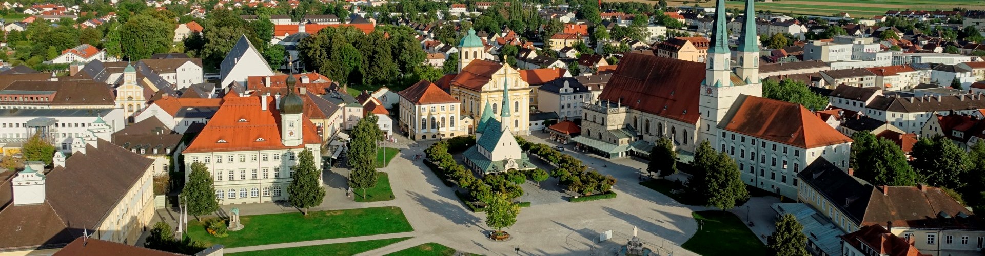 Luftaufnahme vom Kapellplatz Altötting.