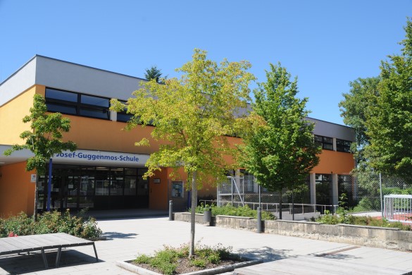 Grundschule Süd Altötting, Foto Stadt Altötting Außenbereich Eingang Grundschule Süd Altötting