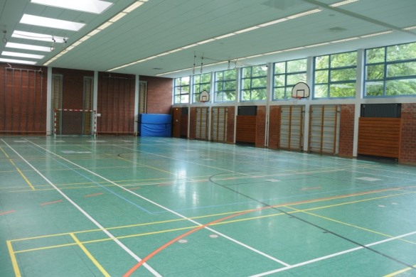 turnhalle-weiss-ferdl-schule-altoetting-foto-stadt-2b-585x390