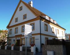 Stadt Altötting, Außenansicht Stadtbücherei Altötting, Foto: Stadt Altötting