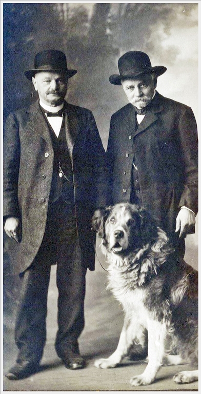 Bild von Dr. Hiemer mit seinem Hund.