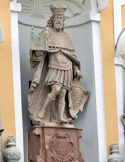 Herzog Tassilo Statue Kremsmünster
