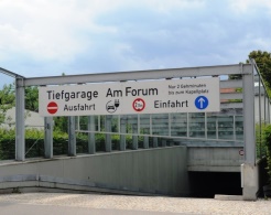 Einfahrt zur Tiefgarage am Forum Altötting.