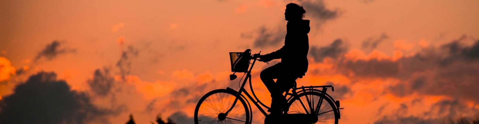 Stadt Altötting, Foto: Fahrradfahrer im Sonnenuntergang, Foto: Pixabay